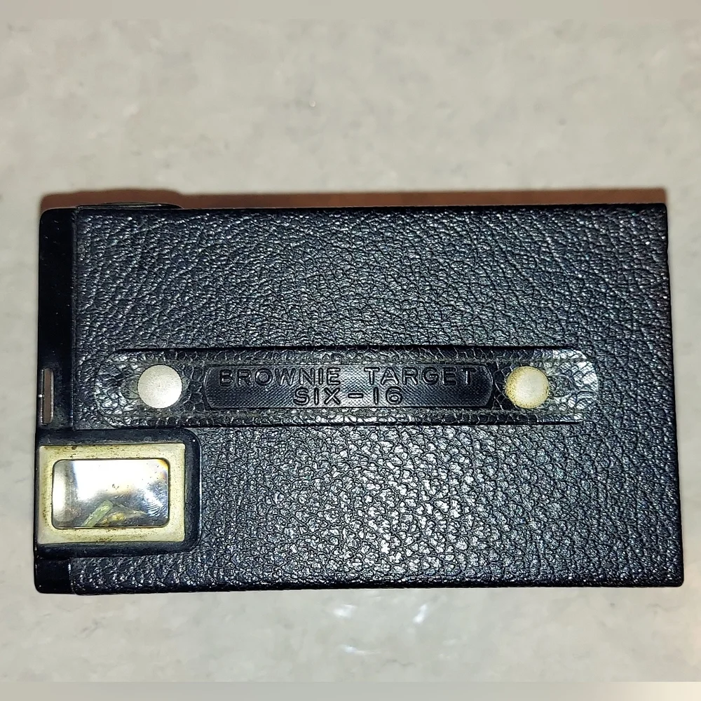 VINTAGE COLLECTIBLE 1940's KODAK BROWNIE TARGET SIX-16 BOX MOVIE BOX CAMERA 616